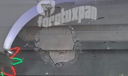 Hieren a hombre en recepción del Palacio Municipal de Tuxpan; Policía afirma que fue bala perdida