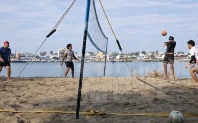 De la inundación nació una cancha: jóvenes convierten la tragedia en deporte en Santiago de la Peña