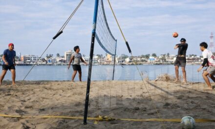 De la inundación nació una cancha: jóvenes convierten la tragedia en deporte en Santiago de la Peña
