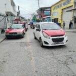 Accidente vial frente al Centro Educativo Tuxpan deja solo daños materiales