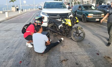 Adulto mayor provoca choque por alcance en el bulevar Reyes Heroles