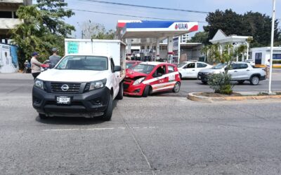 Choque en Demetrio Ruiz Malerva deja daños materiales en Zapote Gordo