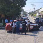 Joven conductor provoca choque con taxi y deja una mujer lesionada en la colonia Miguel Alemán