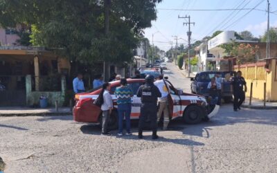 Joven conductor provoca choque con taxi y deja una mujer lesionada en la colonia Miguel Alemán