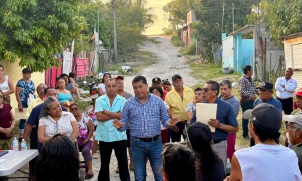 Regidor Cuarto René Cruz Cortés sostuvo reunión en la colonia México Lindo