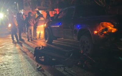 Motociclista provoca choque múltiple en la carretera a Juana Moza; deja un lesionado leve