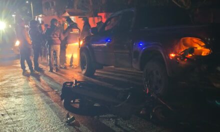 Motociclista provoca choque múltiple en la carretera a Juana Moza; deja un lesionado leve