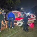 Conductor ebrio choca taxi contra camellón en el libramiento López Mateos