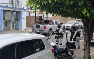 Peliculesca persecución policial culmina con el aseguramiento de una camioneta en Puerto Pesquero