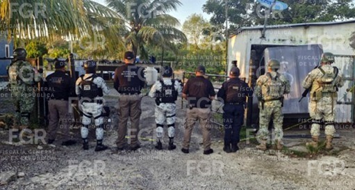 FGR asegura 700 litros de hidrocarburo y vehículos durante cateo en Tuxpan