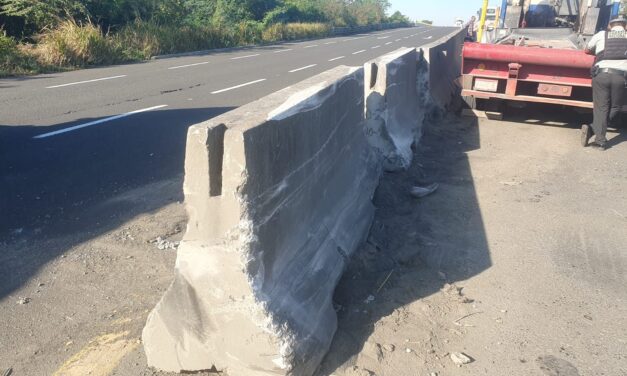 ¡Duro contra el Muro! en el Libramiento Portuario