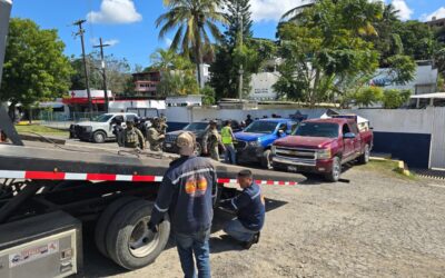 Recuperan tres camionetas con reporte de robo tras operativo en brechas de Tuxpan