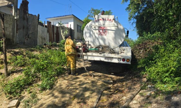 Arde vivienda abandonada en la colonia Rafael Hernández Ochoa