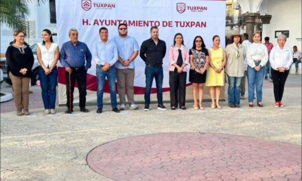 ¡Martha Zárate no para! Entregan 300 uniformes a personal de Obras y Servicios Públicos