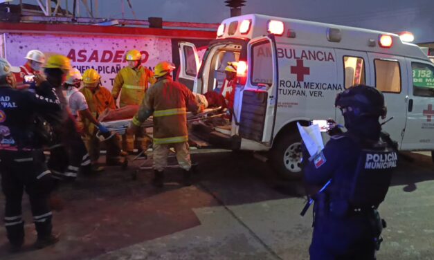 Madrugada violenta: camioneta embiste a peatón y lo deja atrapado bajo las llantas en la bajada del puente Tuxpan