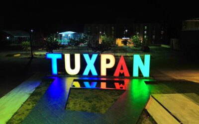 Nuevas letras monumentales iluminan el Paseo Royal en Tuxpan