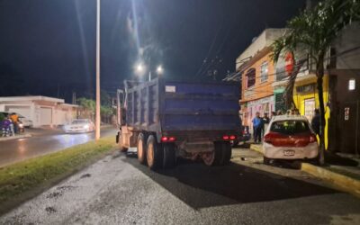 Camión de volteo provoca choque múltiple en la avenida Adolfo López Mateos; no hubo lesionados