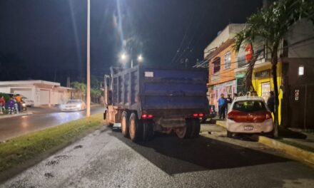 Camión de volteo provoca choque múltiple en la avenida Adolfo López Mateos; no hubo lesionados