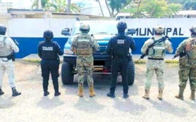 Recuperan camioneta con reporte de robo en estacionamiento de Chedraui