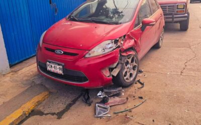Vehículo estacionado fue impactado en la madrugada en la avenida Cuauhtémoc