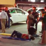 Dos jóvenes resultan lesionadas tras choque entre motocicleta y automóvil en la colonia Del Valle