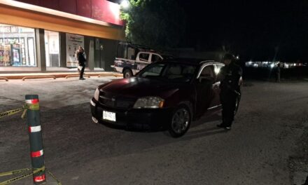 Mujer resulta lesionada tras ser atropellada por vehículo en reversa en la colonia La Calzada