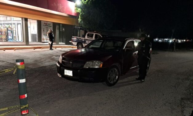 Mujer resulta lesionada tras ser atropellada por vehículo en reversa en la colonia La Calzada