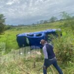 Sale del camino y vuelca camioneta en la Tuxpan–Tampico; no hubo lesionados