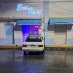 Choque nocturno termina frente a un sex shop en el Centro de Tuxpan