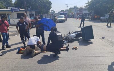 Motociclista atropella a adulto mayor en la colonia La Ribera; fue trasladado al Sanatorio Naval