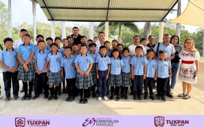 Esmeralda Márquez impulsa la preservación del náhuatl con taller en primaria de Chalahuite, Tuxpan