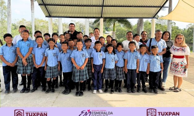 Esmeralda Márquez impulsa la preservación del náhuatl con taller en primaria de Chalahuite, Tuxpan