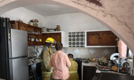 Incendio en cocina moviliza a Protección Civil en la colonia Hernández Ochoa
