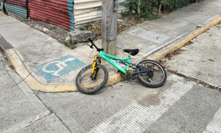 Lunes con saldo rojo en la Rafael Hernández Ochoa: taxi embiste a menor en bicicleta