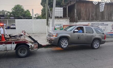 Tránsito auxilia a automovilistas durante el puente largo en Tuxpan