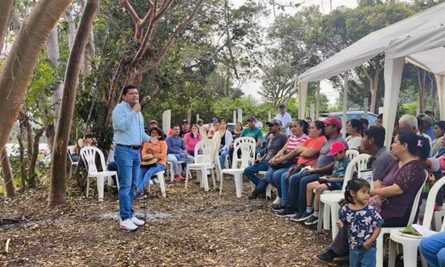René Cruz Cortés impulsa la regularización en “Nuevo Renacer Banderas” en el Día de la Familia