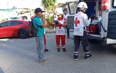 NO RESPETA ALTO Y DESATA APARATOSO CHOQUE EN LA “ESQUINA SINIESTRA” DE TUXPAN