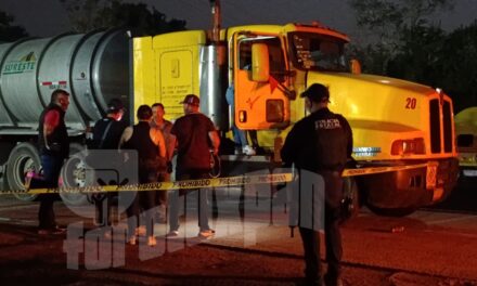 Trailero muere al volante; lo hallan sin vida dentro de su pipa en la México–Tuxpan