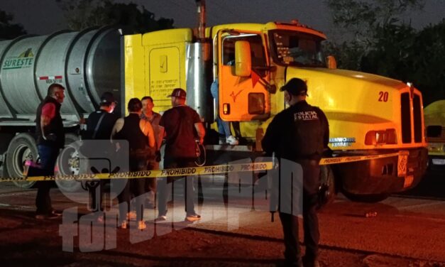 Trailero muere al volante; lo hallan sin vida dentro de su pipa en la México–Tuxpan