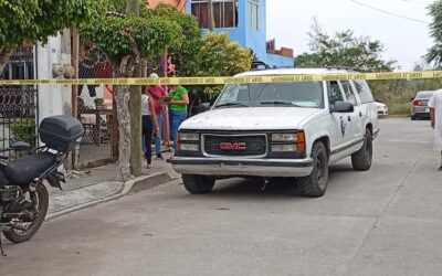 Hallan a hombre sin vida dentro de automóvil en Infonavit Tulipanes