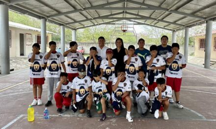 René Cruz Cortés impulsa el deporte con entrega de uniformes a equipo escolar en Tuxpan