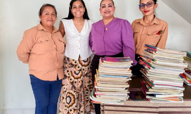 Marleth Blanco no se detiene: continúa campaña de donación de libros en Tuxpan