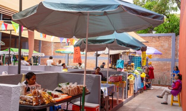 Daniel Cortina cumple compromiso y ordena el centro de Tuxpan con nuevo Mercado Ambulante