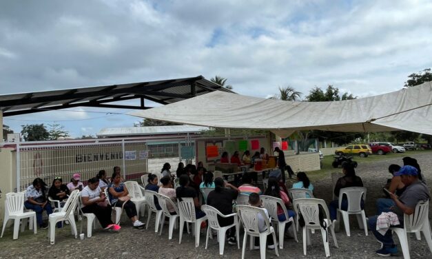 PADRES DE FAMILIA TOMAN ESCUELA EN PRAXEDIS GUERRERO POR FALTA DE MAESTROS DESDE 2018