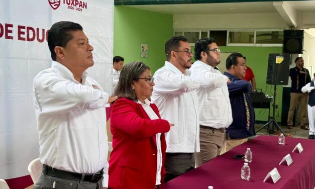 Participa René Cruz Cortés en Lunes Cívico en la histórica primaria Lerdo de Tejada
