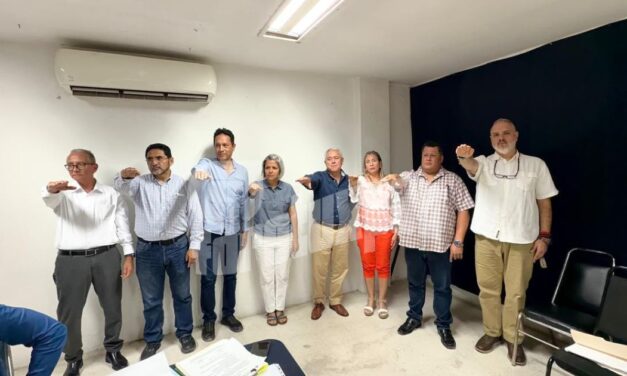 Renuevan dirigencia en CANACO Tuxpan tras tensa sesión; empresarios apuestan por nuevo rumbo