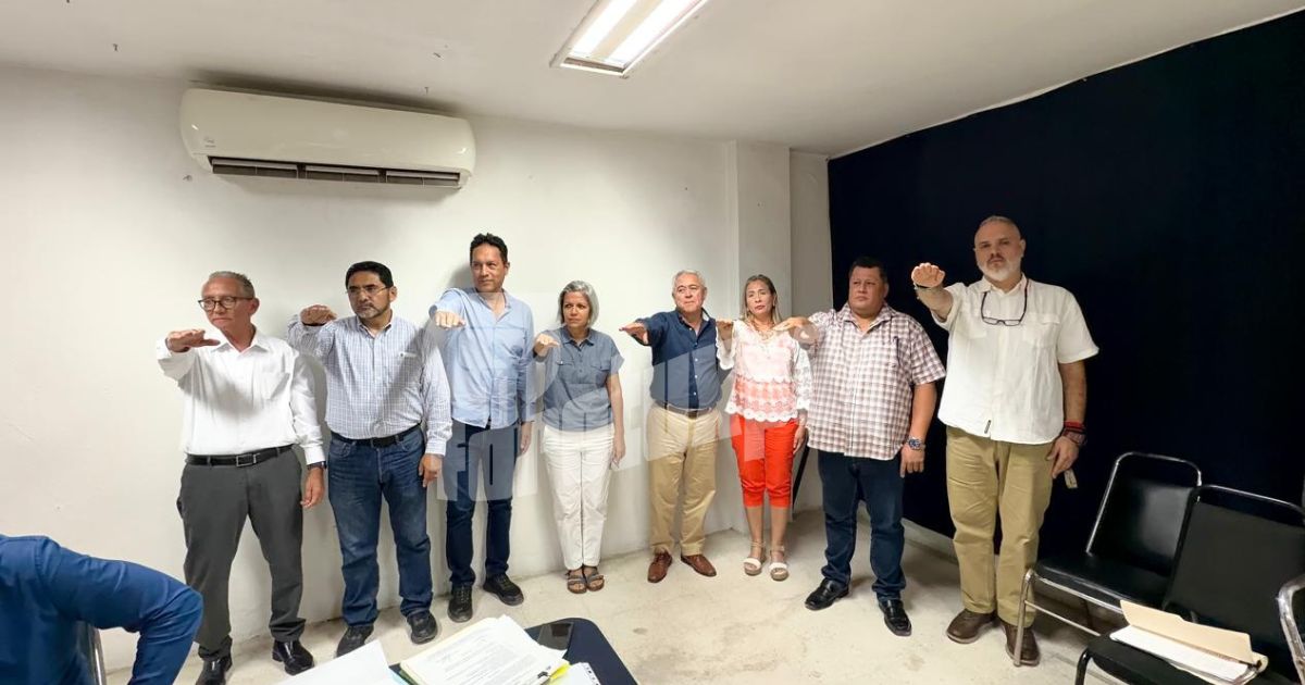 Renuevan dirigencia en CANACO Tuxpan tras tensa sesión; empresarios apuestan por nuevo rumbo