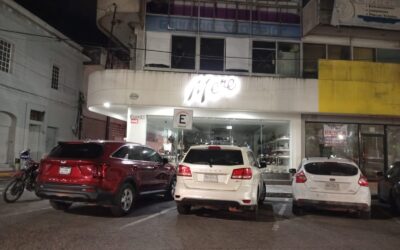 Asaltan zapatería en pleno centro de Tuxpan durante noche de festival; delincuentes aprovechan distracción