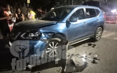 ¡SE METE AL CARRIL CONTRARIO Y PROVOCA FUERTE CHOQUE FRENTE A LA TERMO!