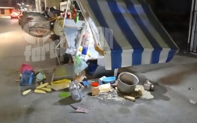 LO ARROLLA Y HUYE: COMERCIANTE DE ELOTES RESULTA HERIDO EN PLENO CENTRO DE TUXPAN